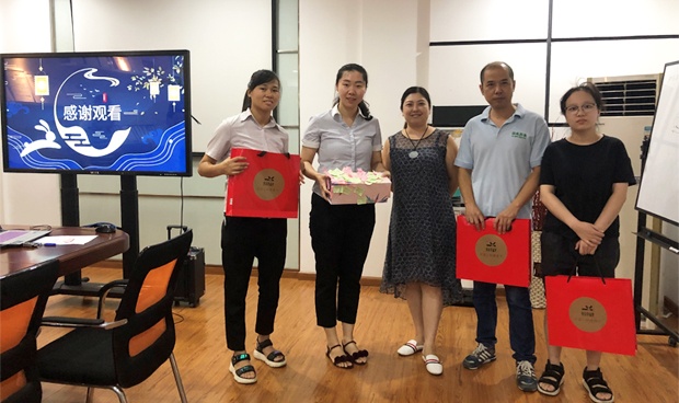 同喜同賀迎中秋，同歡同樂送祝福