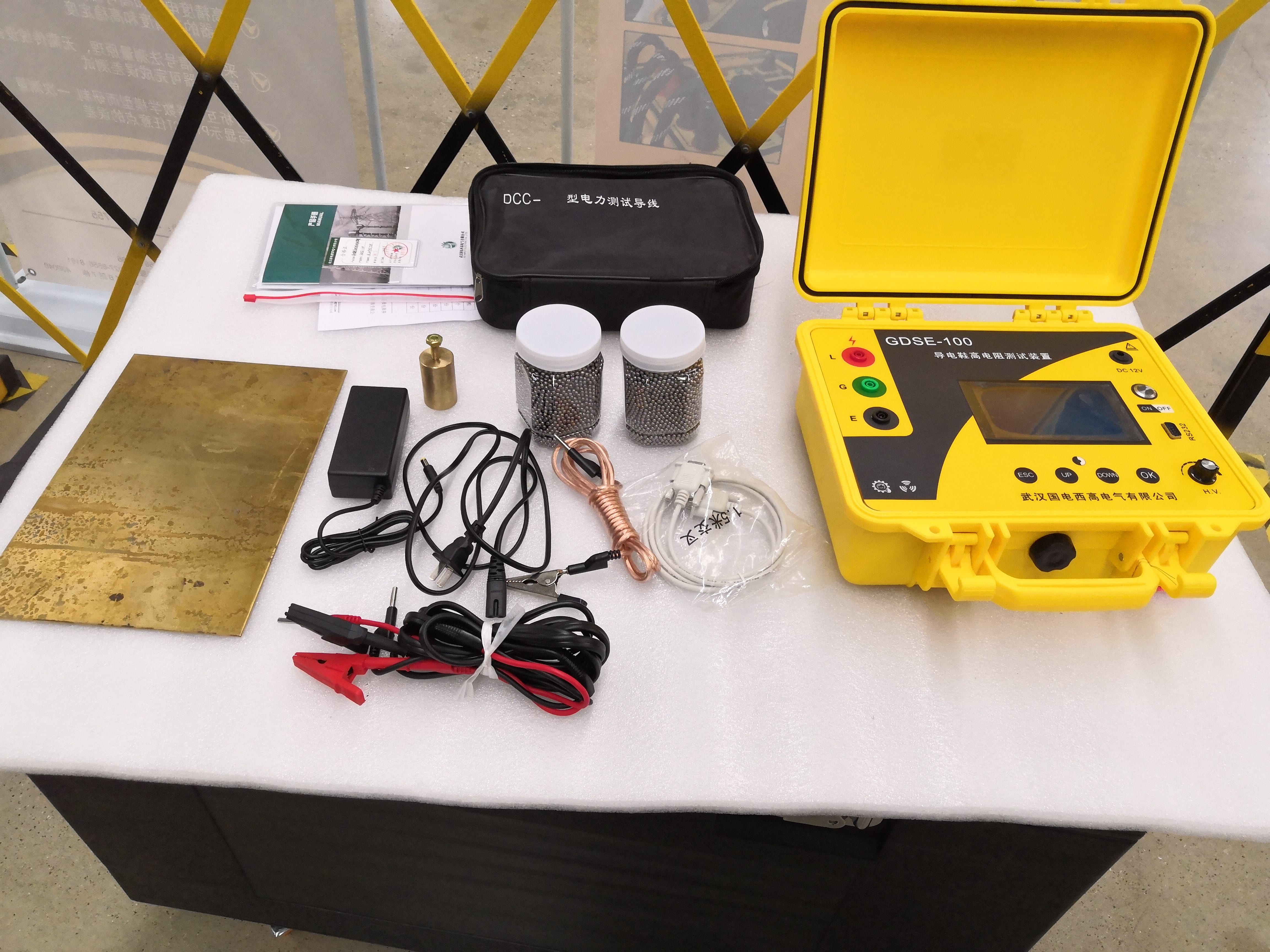 導(dǎo)電鞋耐壓試驗(yàn)裝置實(shí)物圖